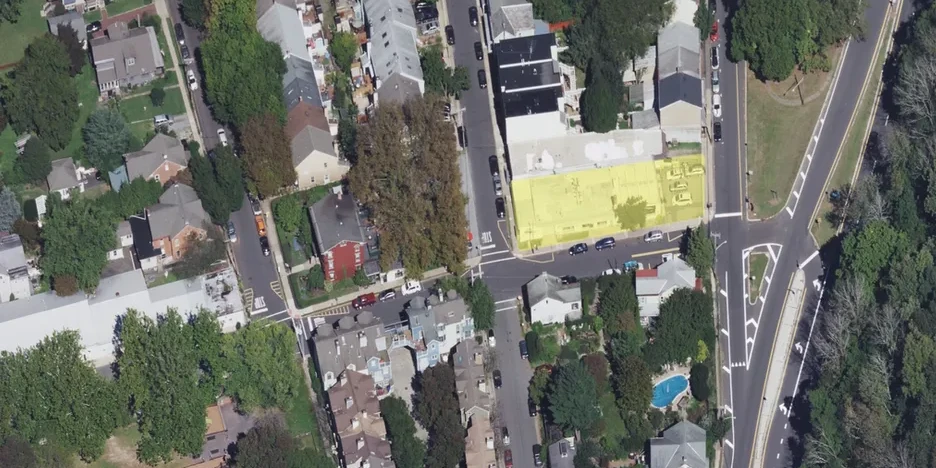 a map with the south side laundromat property highlighted in yellow