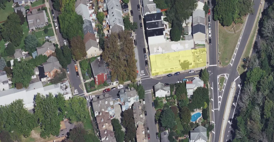 a map with the south side laundromat property highlighted in yellow