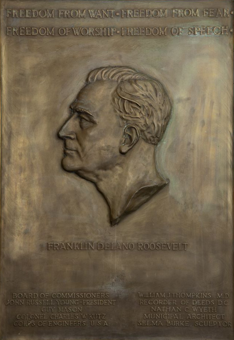 bronze plaque depicting FDR’s profile