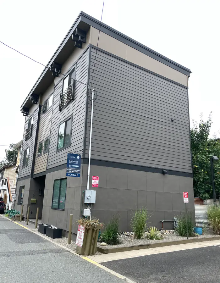 a modern duplex on an ally in Lambertville, NJ