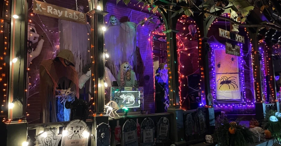 Halloween decorations on a house in Lambertville, NJ to make it look like a dead pet hospital